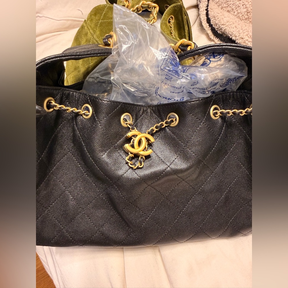 CHANEL small 25 caviar hobo bag! - Picture 4 of 6